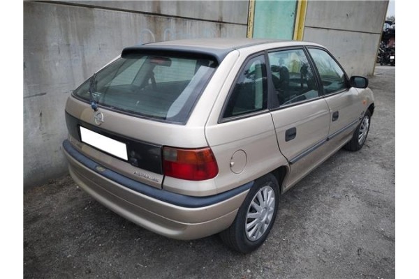 opel astra f berlina del año 1997