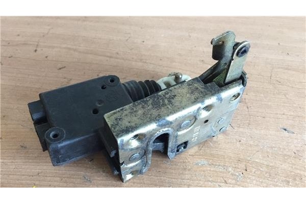 Recambio de cierre electromagnetico delantero izquierdo para peugeot 405 berlina 1.4 gr exclusive referencia OEM IAM   