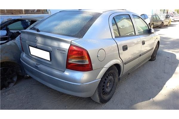 opel astra g berlina del año 2002