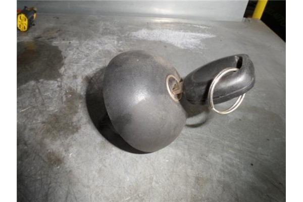 Recambio de tapon combustible para renault clio i fase i / ii (b/c57) 1.4 (b/c57t, b/c57y) referencia OEM IAM 7701471585   Recambio de tapon combustible para renault clio i fase i / ii (b/c57) 1.4 (b/c57t, b/c57y) referencia OEM IAM 7701471585