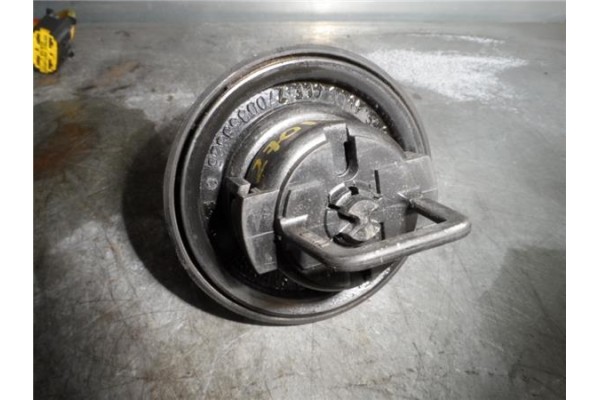 Recambio de tapon combustible para renault clio i fase i / ii (b/c57) 1.4 (b/c57t, b/c57y) referencia OEM IAM 7701471585   Recambio de tapon combustible para renault clio i fase i / ii (b/c57) 1.4 (b/c57t, b/c57y) referencia OEM IAM 7701471585