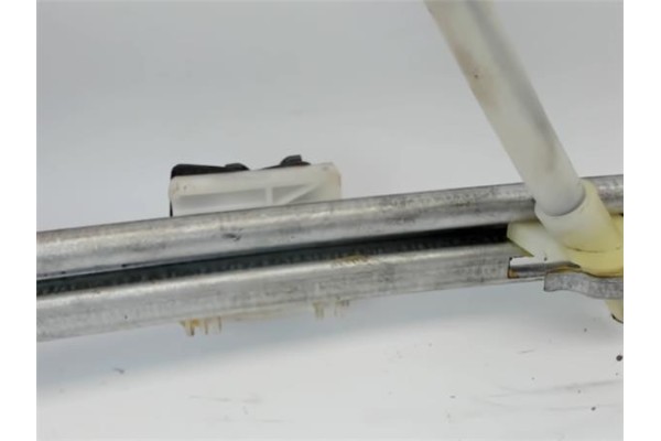 Recambio de mecanismo elevalunas trasero derecho para renault laguna ii (bg0) referencia OEM IAM 8200000558 LTRN124R 