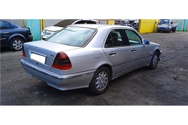 mercedes-benz clase c (bm 202) berlina del año 2001