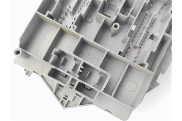 Recambio de caja fusibles/rele para fiat ii punto (188) berlina 1.2 8v active referencia OEM IAM 46835597  