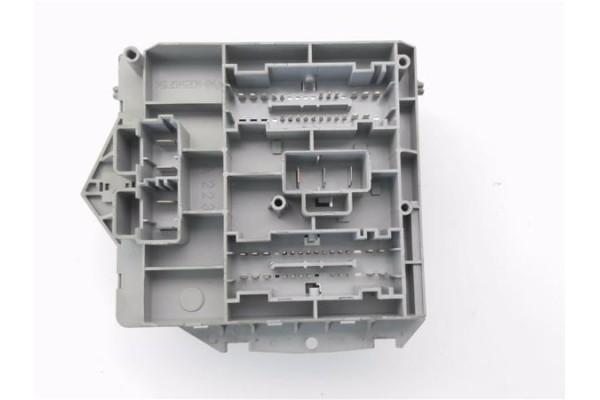 Recambio de caja fusibles/rele para fiat ii punto (188) berlina 1.2 8v active referencia OEM IAM 46835597  