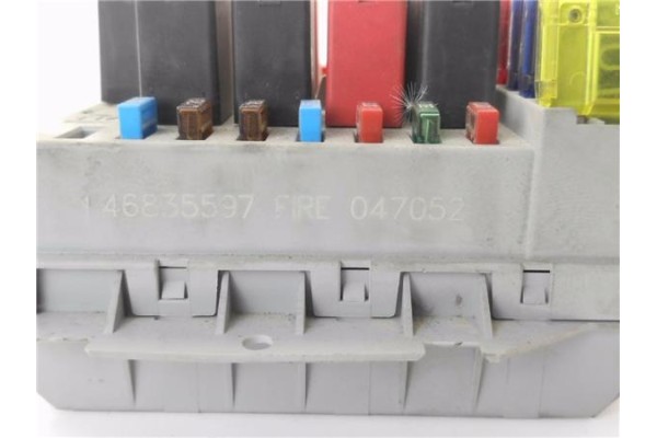 Recambio de caja fusibles/rele para fiat ii punto (188) berlina 1.2 8v active referencia OEM IAM 46835597  
