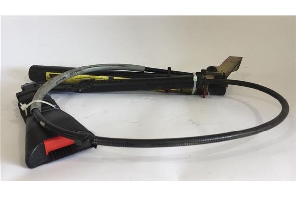 Recambio de anclaje cinturon delantero derecho para opel corsa b 1.5 d referencia OEM IAM 9038792  