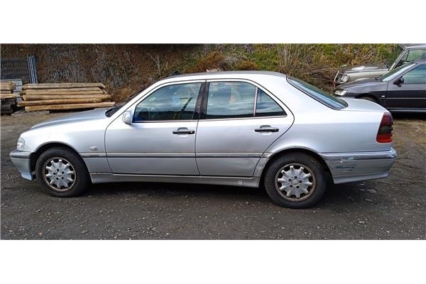 mercedes-benz clase c (bm 202) berlina del año 2001