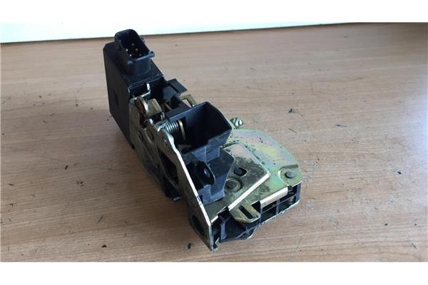 Recambio de cierre electromagnetico delantero izquierdo para bmw serie 3 berlina (e36) 1.6 316i referencia OEM IAM 8122203 13876