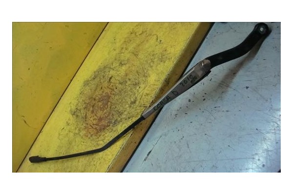 Recambio de brazo limpiaparabrisas delantero para opel corsa d 1.2 referencia OEM IAM 13182326  