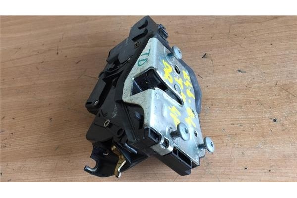 Recambio de cierre electromagnetico trasero derecho para bmw serie 3 berlina (e46) 2.0 318d referencia OEM IAM   