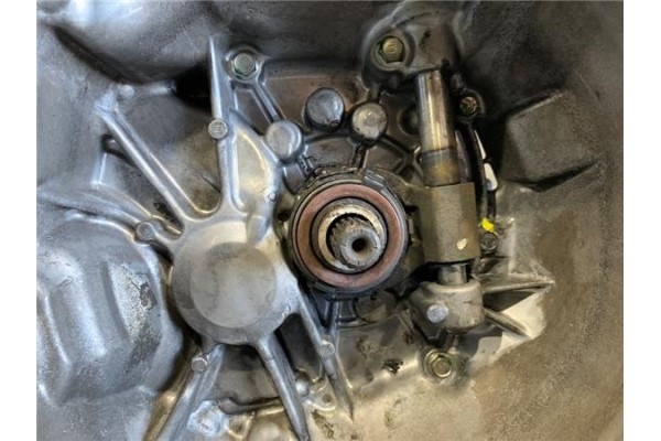 Recambio de caja cambios manual para suzuki swift iii (sg) 1.3 referencia OEM IAM F17W355 A10872P 