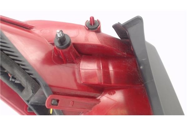 Recambio de piloto trasero derecho para peugeot 407 sw 2.0 premium referencia OEM IAM 6351FR  