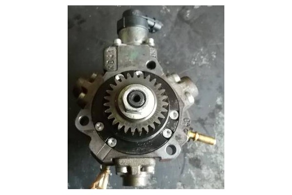 Recambio de bomba inyectora para nissan qashqai (j10) 2.0 dci referencia OEM IAM 8200690744 8200804288 0445010170 