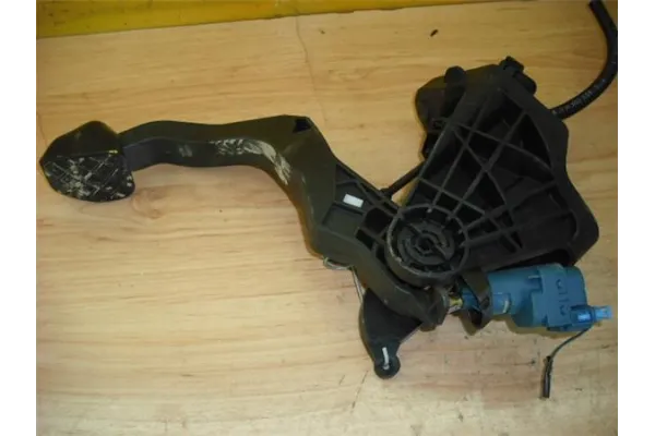 Recambio de pedal embrague para seat ibiza st (6j8) 1.2 tsi referencia OEM IAM 6R1721059S 6R0721117B 