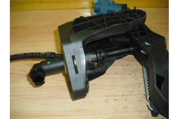 Recambio de pedal embrague para seat ibiza st (6j8) 1.2 tsi referencia OEM IAM 6R1721059S 6R0721117B 