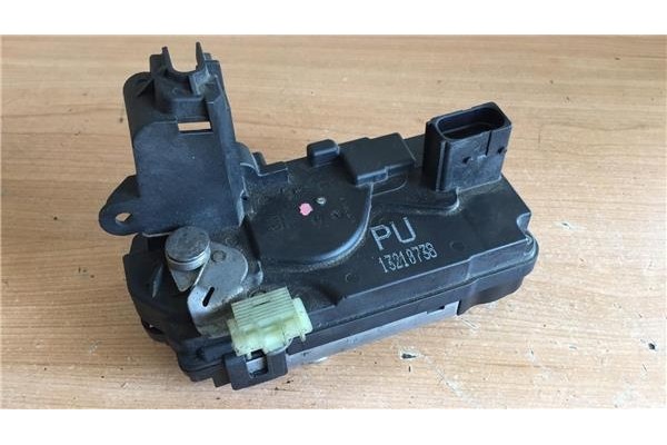 Recambio de cierre electromagnetico trasero izquierdo para opel zafira b 1.6 cosmo referencia OEM IAM 13210738 PU 