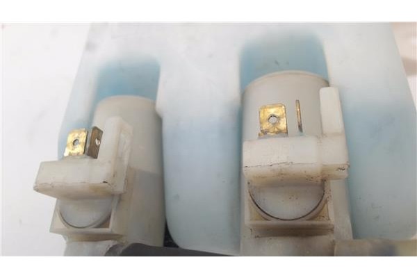 Recambio de deposito limpiaparabrisas para suzuki swift iii (sg) 1.3 ddis referencia OEM IAM 3845062JA1  