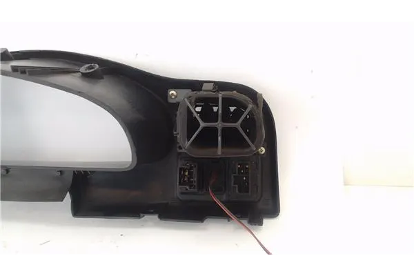 Recambio de embellecedor salpicadero para nissan sunny berlina (n14) 1.6 i 16v referencia OEM IAM 6824063C00  