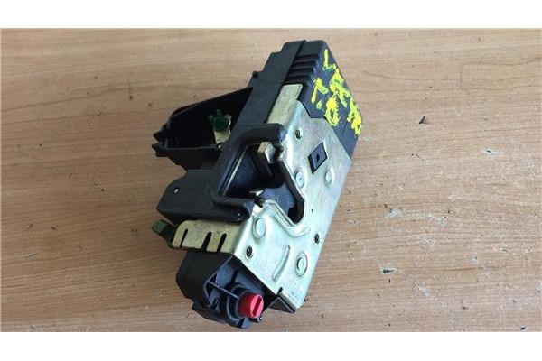 Recambio de cierre electromagnetico trasero derecho para opel vectra b berlina 1.6 edition 2000 referencia OEM IAM 90503996 AM 