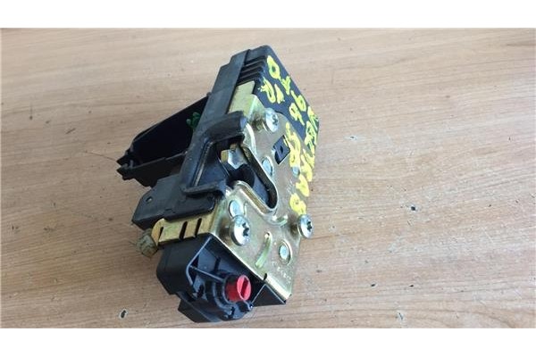 Recambio de cierre electromagnetico trasero derecho para opel vectra b berlina 1.6 edition 2000 referencia OEM IAM 90503996 AM 