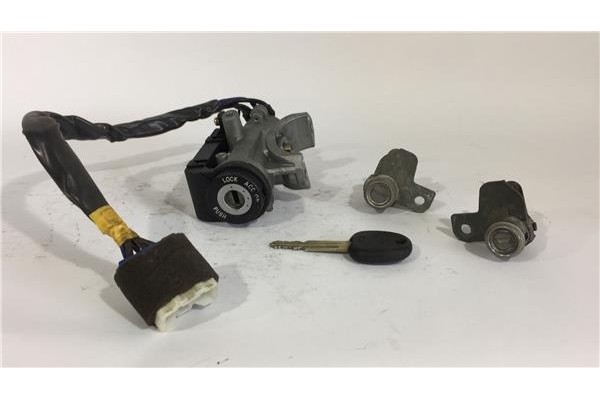 Recambio de llave para hyundai accent sedán (lc) 1.3 referencia OEM IAM 9544025050  