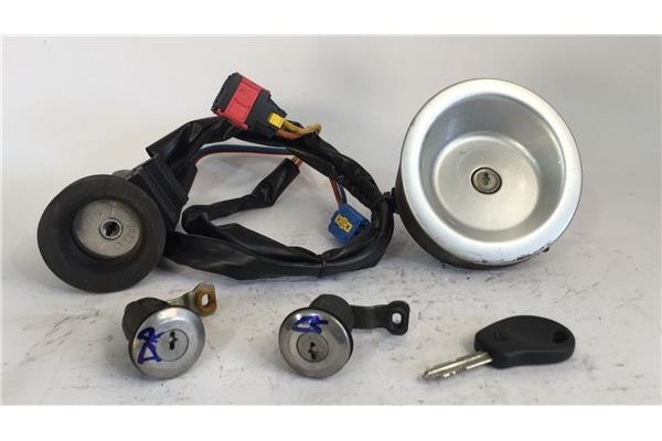 Recambio de llave para citroen berlingo 2.0 hdi referencia OEM IAM 9634051880 73656312 