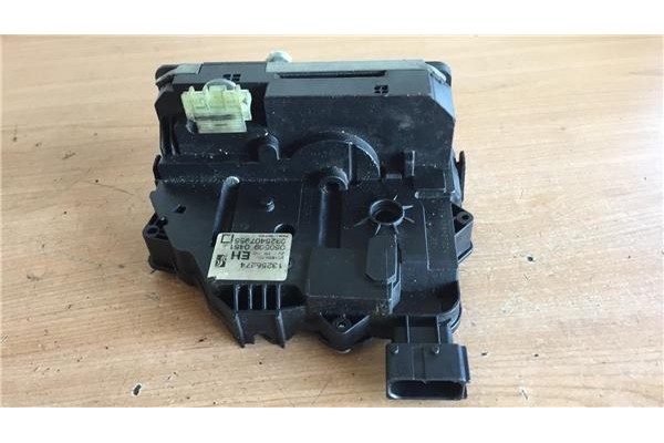 Recambio de cierre electromagnetico delantero derecho para opel corsa d 1.2 cosmo referencia OEM IAM 13258274 0325407955 