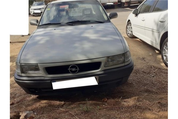 opel astra f berlina del año 1996