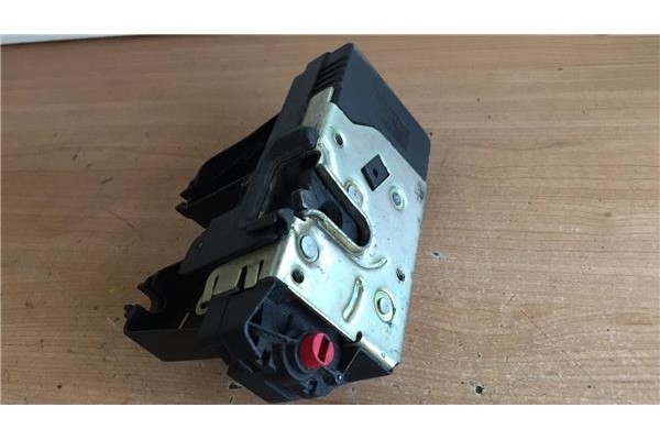 Recambio de cierre electromagnetico trasero izquierdo para opel zafira a 1.6 elegance referencia OEM IAM 90561158 BB 