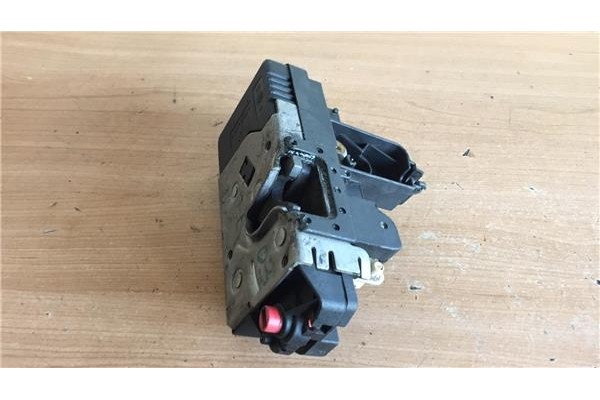 Recambio de cierre electromagnetico trasero izquierdo para opel corsa c 1.2 joy referencia OEM IAM 24414138 EG 