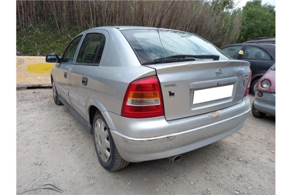 opel astra g berlina del año 2000