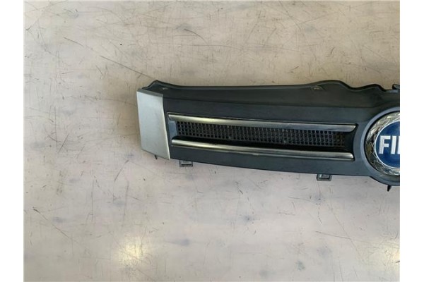 Recambio de rejilla capo para fiat ii panda (169) 1.2 referencia OEM IAM 735363582 735363745 