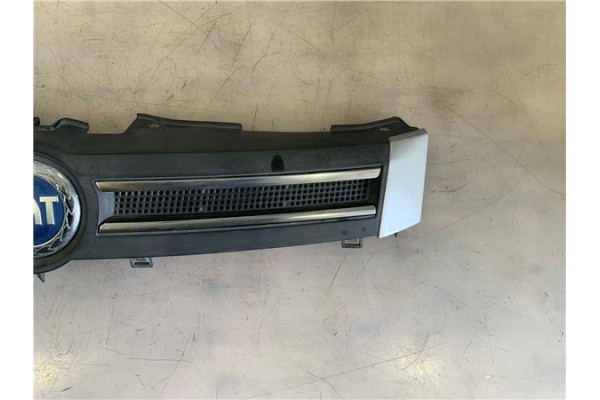 Recambio de rejilla capo para fiat ii panda (169) 1.2 referencia OEM IAM 735363582 735363745 