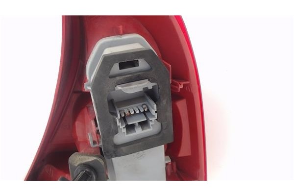Recambio de piloto trasero izquierdo para renault clio ii fase ii (b/cb0) 1.5 authentique confort referencia OEM IAM 8200071413 