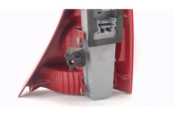 Recambio de piloto trasero izquierdo para renault clio ii fase ii (b/cb0) 1.5 authentique confort referencia OEM IAM 8200071413 