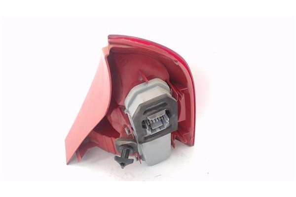Recambio de piloto trasero izquierdo para renault clio ii fase ii (b/cb0) 1.5 authentique confort referencia OEM IAM 8200071413 