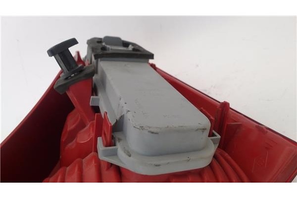 Recambio de piloto trasero izquierdo para renault clio ii fase ii (b/cb0) 1.5 authentique confort referencia OEM IAM 8200071413 