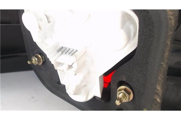 Recambio de piloto trasero derecho para renault megane ii classic berlina 2.0 expression referencia OEM IAM 8200142681  