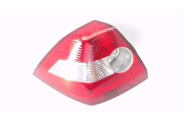 Recambio de piloto trasero izquierdo para renault megane ii classic berlina 2.0 expression referencia OEM IAM 8200142682  