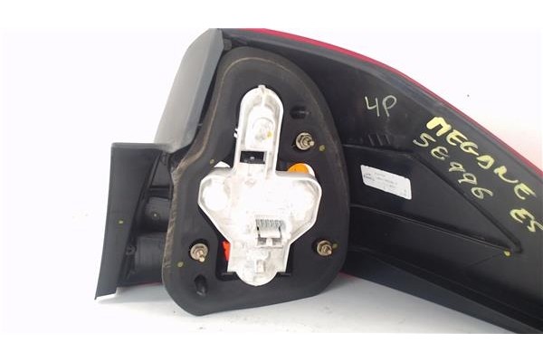 Recambio de piloto trasero izquierdo para renault megane ii classic berlina 2.0 expression referencia OEM IAM 8200142682  