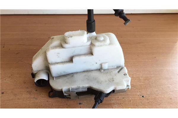 Recambio de cierre electromagnetico delantero derecho para citroen c2 1.4 vtr referencia OEM IAM 52187780 0520D2 