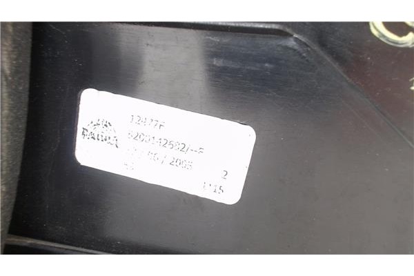 Recambio de piloto trasero izquierdo para renault megane ii classic berlina 2.0 expression referencia OEM IAM 8200142682  