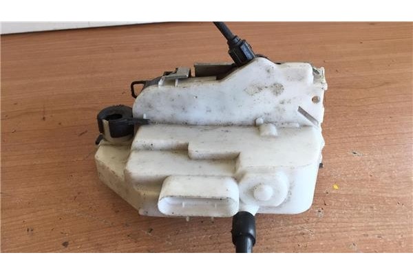 Recambio de cierre electromagnetico delantero izquierdo para citroen c2 1.4 vtr referencia OEM IAM 1530G2  