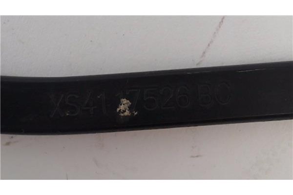 Recambio de brazo limpiaparabrisas delantero derecho para ford focus (daw, dbw) 1.8 tdci referencia OEM IAM 1064742 XS4117526BC 
