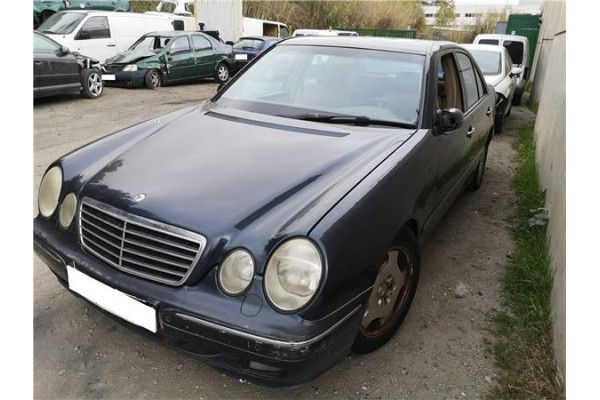 mercedes-benz clase e (bm 210) berlina del año 2000