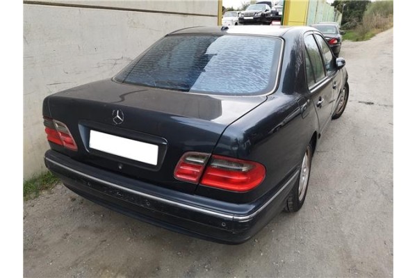 mercedes-benz clase e (bm 210) berlina del año 2000