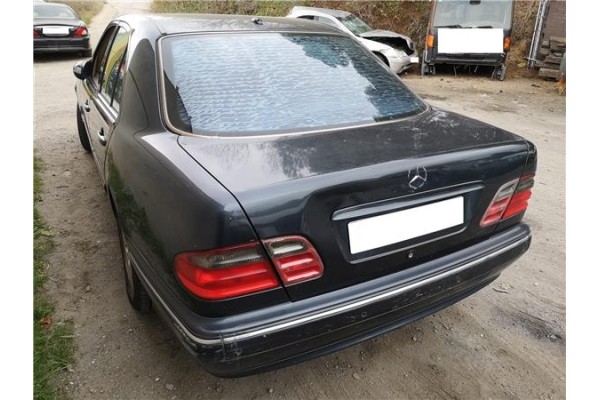 mercedes-benz clase e (bm 210) berlina del año 2000