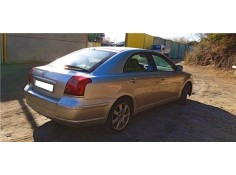 toyota avensis berlina (t22) del año 2004