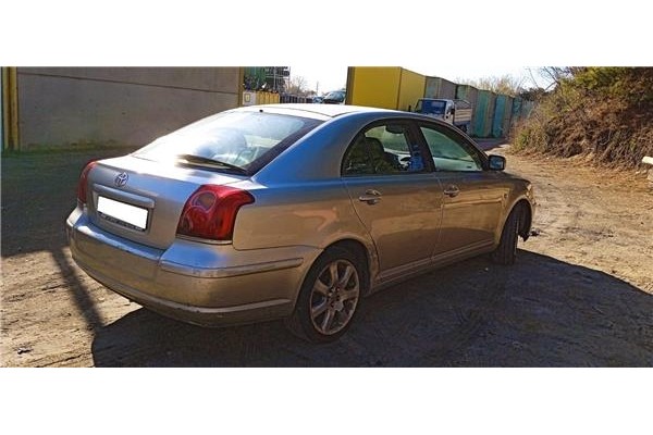 toyota avensis berlina (t22) del año 2004